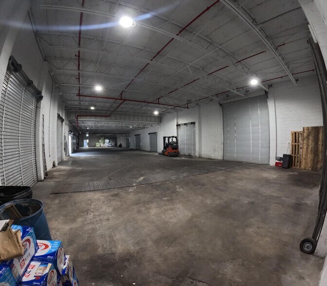 More Photos Of 680 Edgewood Ave N, Jacksonville Warehouse For Lease