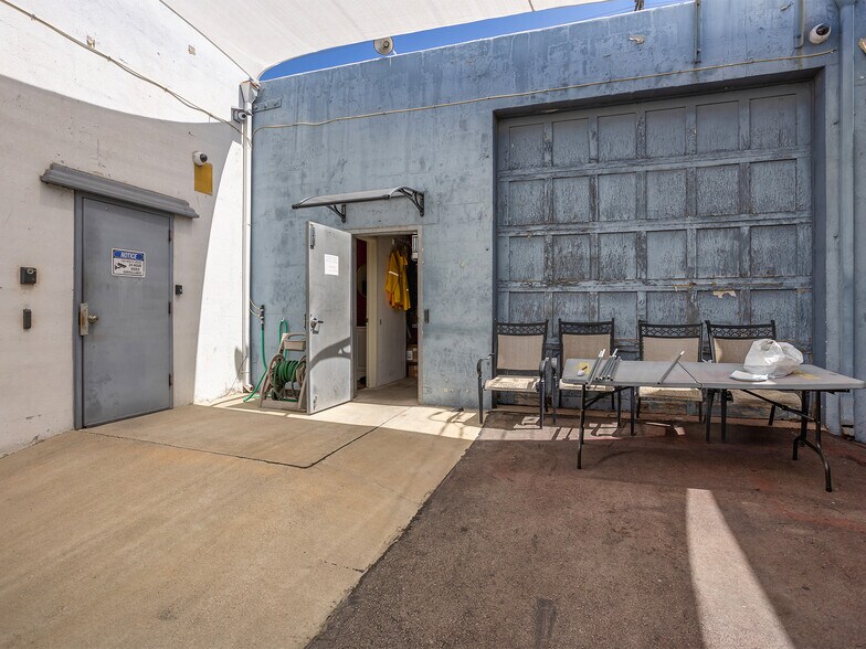 More Photos Of 1812 Victory Blvd, Glendale Flex For Sale