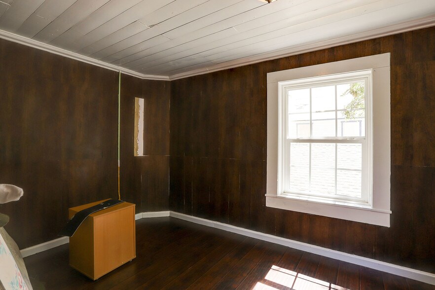 More Photos Of 212 Main St, Sierra City Hotel For Sale