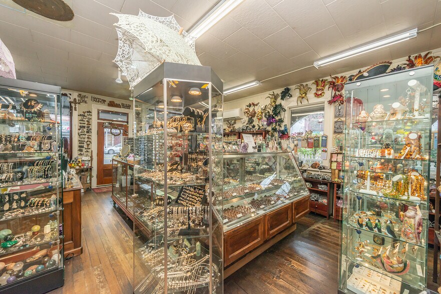 More Photos Of 481 Main St, Weaverville Hotel For Sale