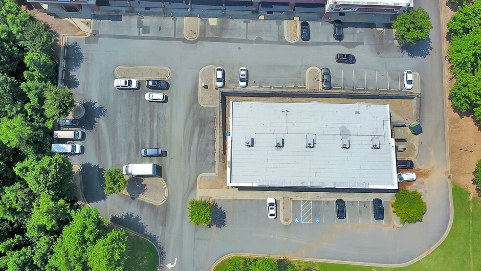 More Photos Of 12926 Highway 92, Woodstock Storefront For Lease