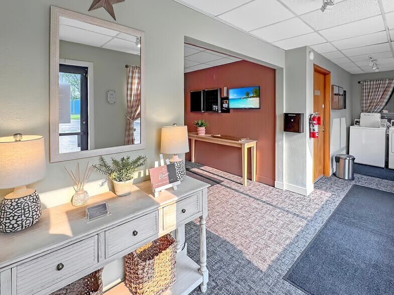 More Photos Of 600 22nd St, Benson Hotel For Sale