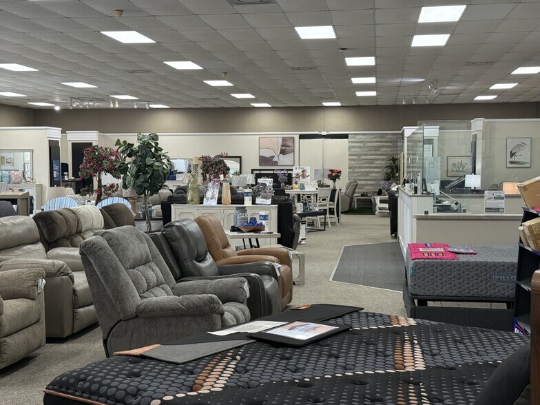 More Photos Of 21 Main St, Titusville General Retail For Sale