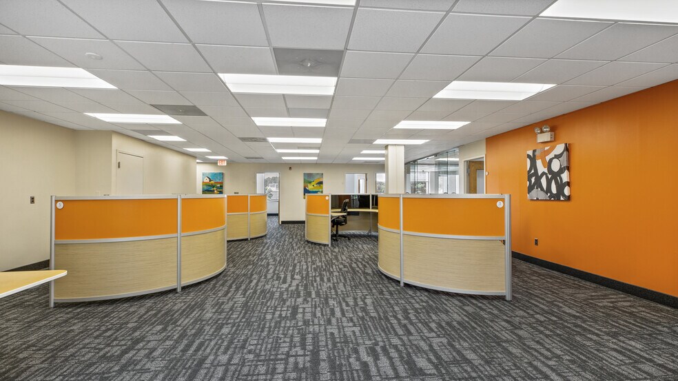 More Photos Of 888 Worcester St, Wellesley Office For Sale