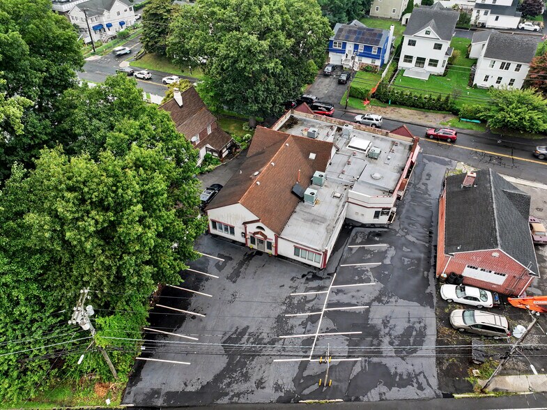 More Photos Of 526 Newfield Ave, Stamford Freestanding For Sale