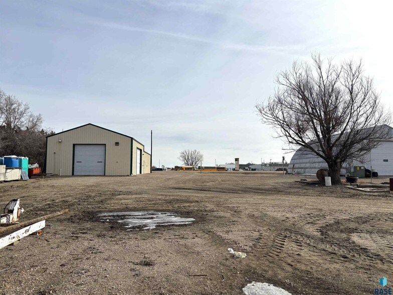 More Photos Of 1603 N Broadway Ave, Miller Industrial For Sale