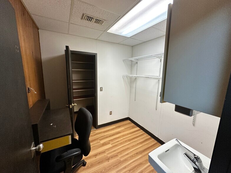 More Photos Of 106 Nate Whipple Hwy, Cumberland Office For Lease