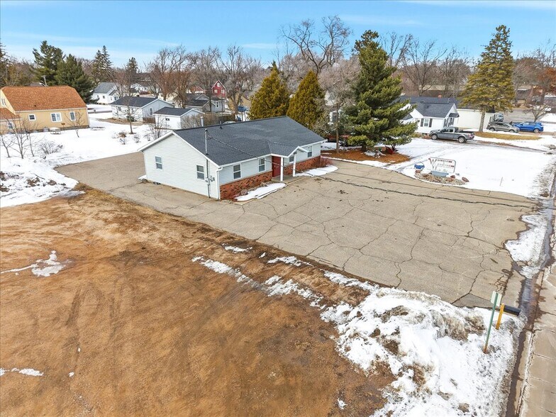 More Photos Of 1910 7th St S, Wisconsin Rapids Office For Sale