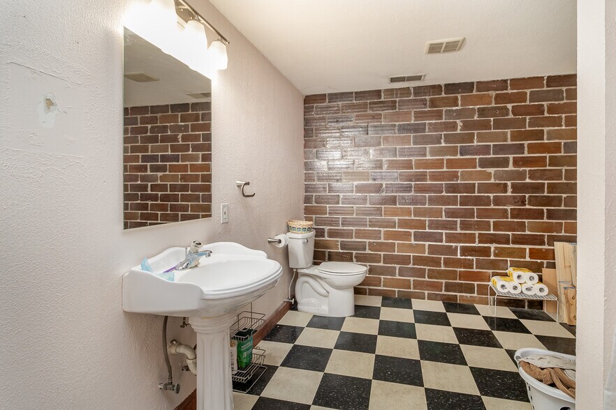 More Photos Of 118 W Clark St, Crown Point Office Residential For Sale