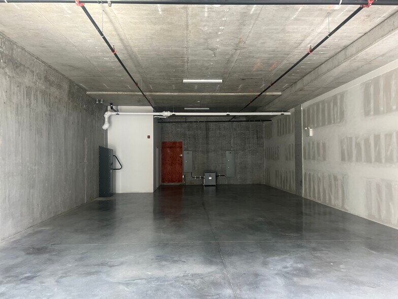 More Photos Of 8690 Barnard St, Vancouver Warehouse For Lease