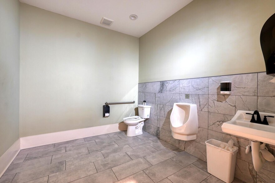 More Photos Of 3663 Southland Dr, Flowery Branch Warehouse For Sale