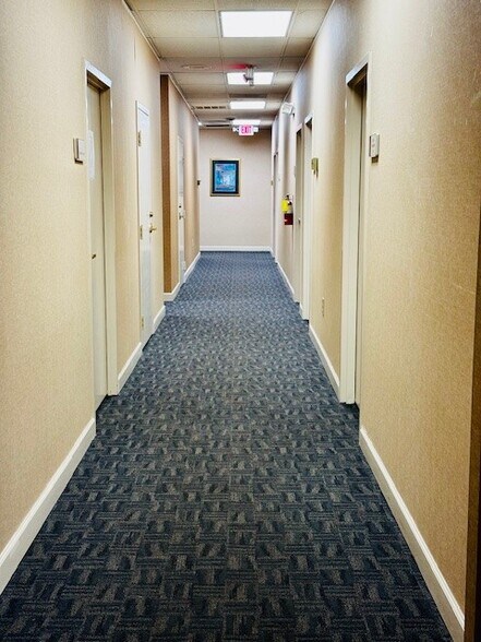 More Photos Of 5825 Glenridge Dr NE, Sandy Springs Unknown For Lease