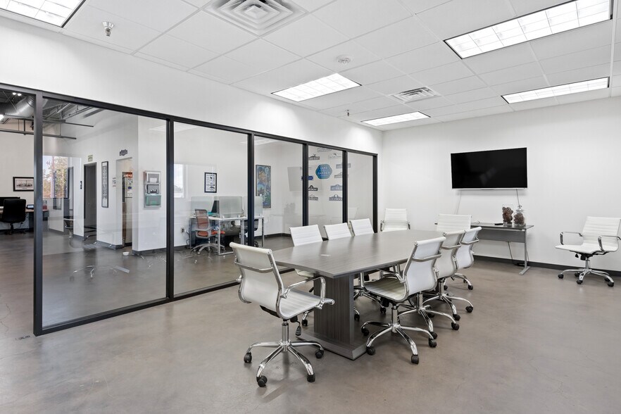 More Photos Of 5706 E Mockingbird Ln, Dallas Unknown For Lease