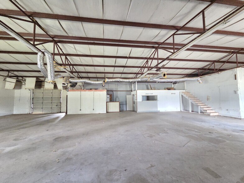 More Photos Of 14077 N Highway 75, Willis Warehouse For Sale