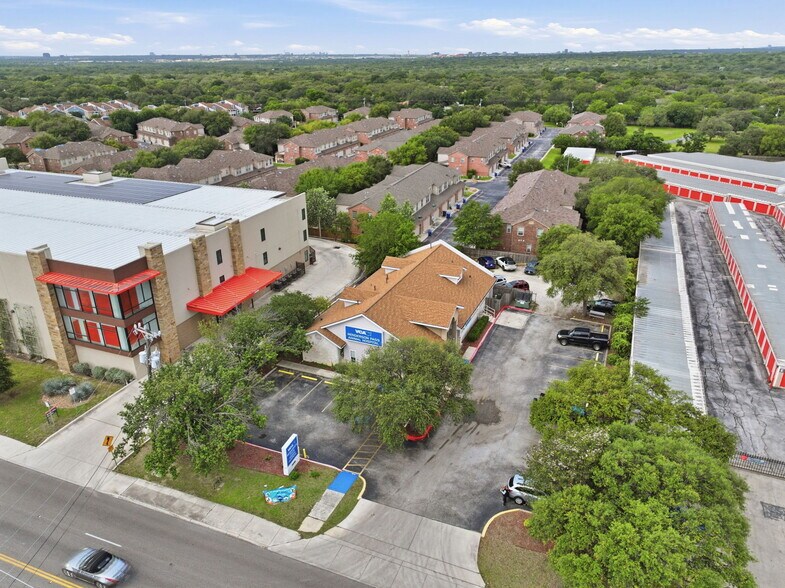 More Photos Of 2558 Thousand Oaks Dr, San Antonio Veterinarian Kennel For Sale