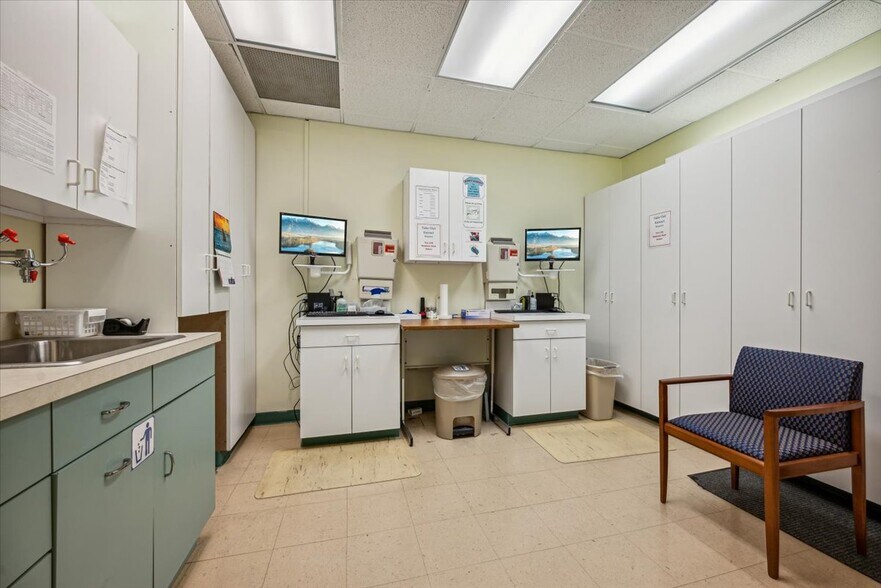 More Photos Of 1465 State Route 31 S, Annandale Medical For Lease