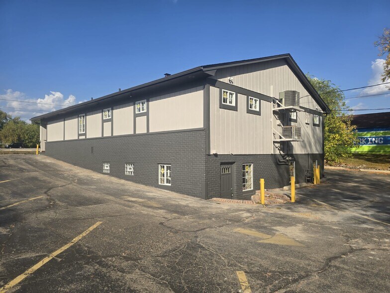 More Photos Of 1095 W Huron St, Waterford Medical For Lease