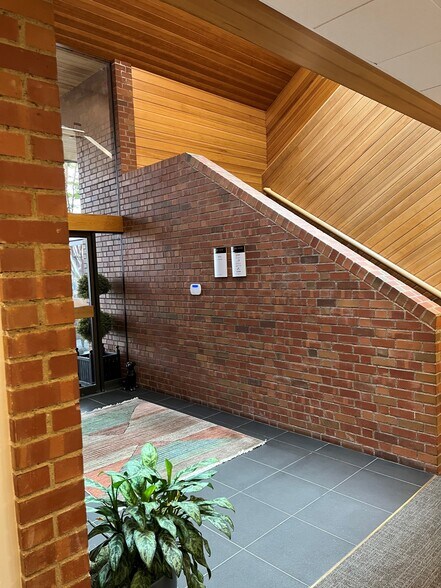 More Photos Of 16325 SW Boones Ferry Rd, Lake Oswego Office For Lease