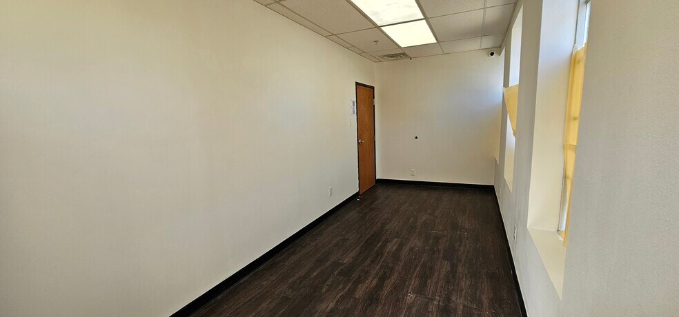 More Photos Of 3445 Highland Rd, Dallas Office For Sale