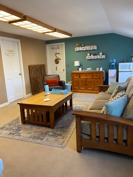 More Photos Of 381 Hubbard St, Glastonbury Loft Creative Space For Lease