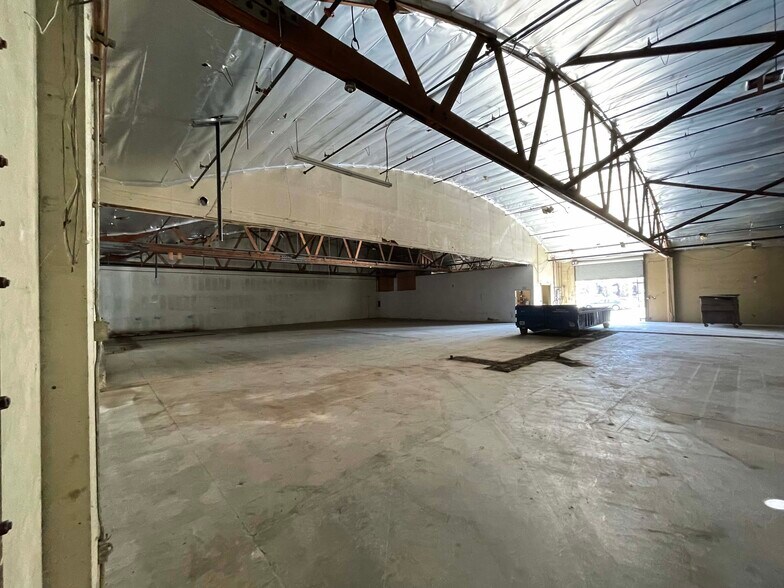 More Photos Of 3049 La Cienega Blvd, Culver City Warehouse For Lease