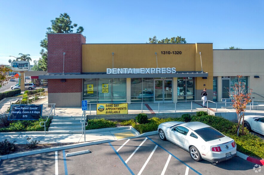 More Photos Of 1310-1328 E Valley Pky, Escondido Freestanding For Lease