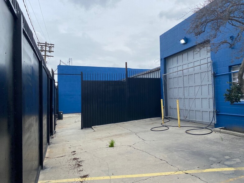 More Photos Of 3520-3540 Emery St, Los Angeles Manufacturing For Lease