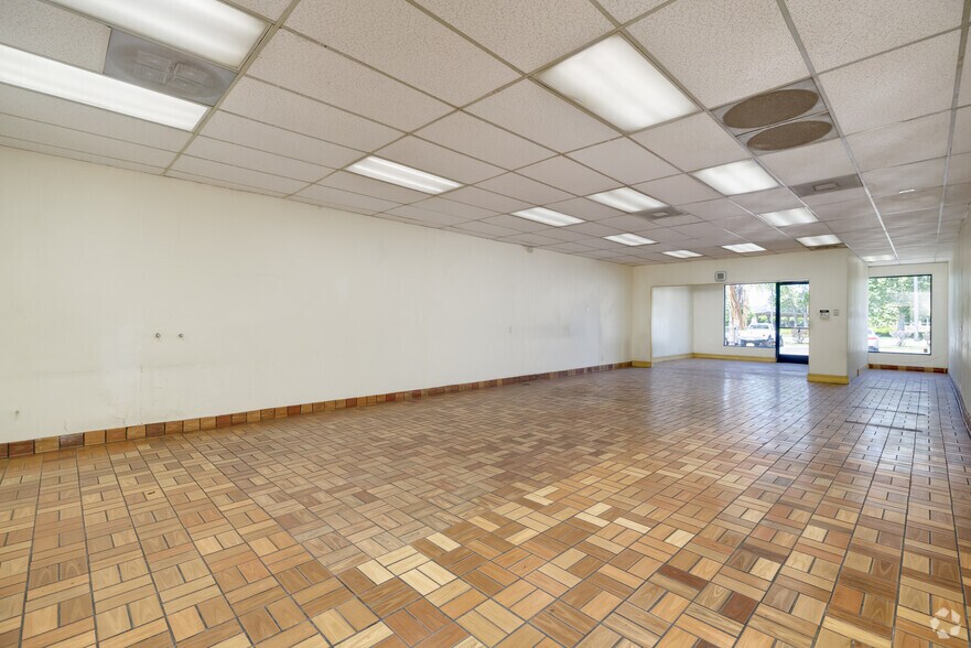 More Photos Of 1815 E Valley Pky, Escondido Storefront For Sale