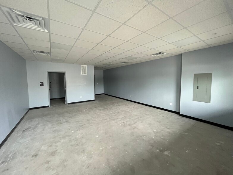 More Photos Of 224 N Stewart Ave, Springfield Warehouse For Lease