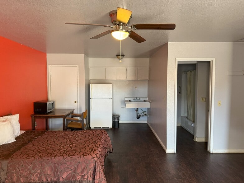 More Photos Of 698 E Polk St, Coalinga Hotel For Sale