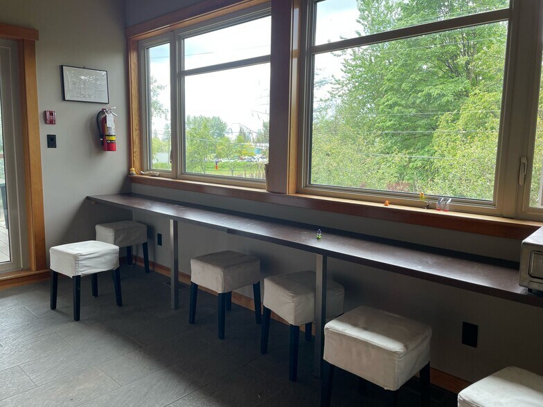 More Photos Of 26020 31B Ave, Langley Twp Flex For Lease