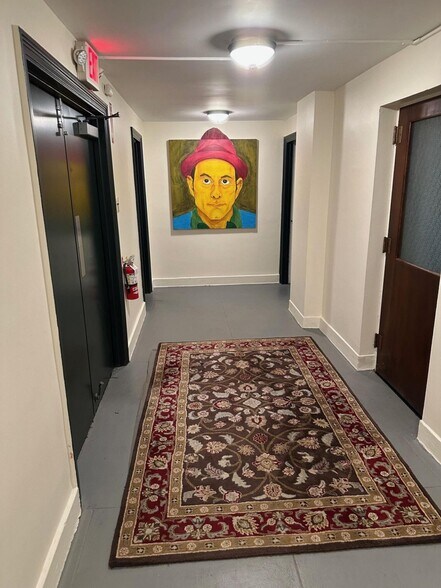 More Photos Of 5 Wells St, Saratoga Springs Office For Sale