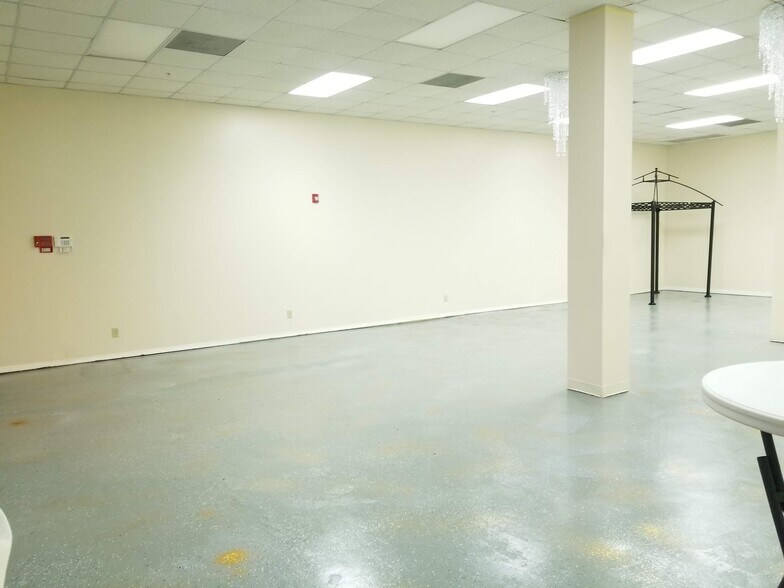 More Photos Of 6972 Main St, Lithonia Storefront For Sale