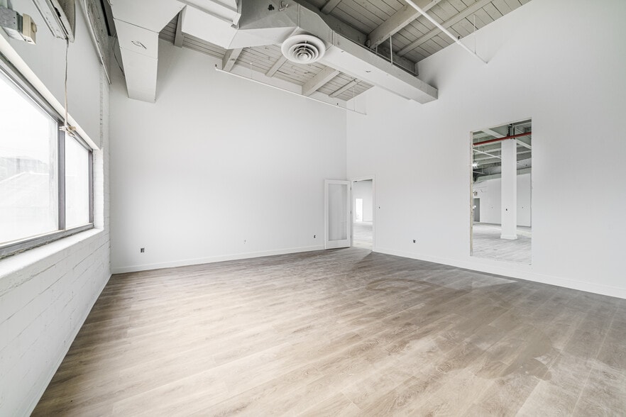 More Photos Of 799 E 73rd St, Cleveland Warehouse For Lease