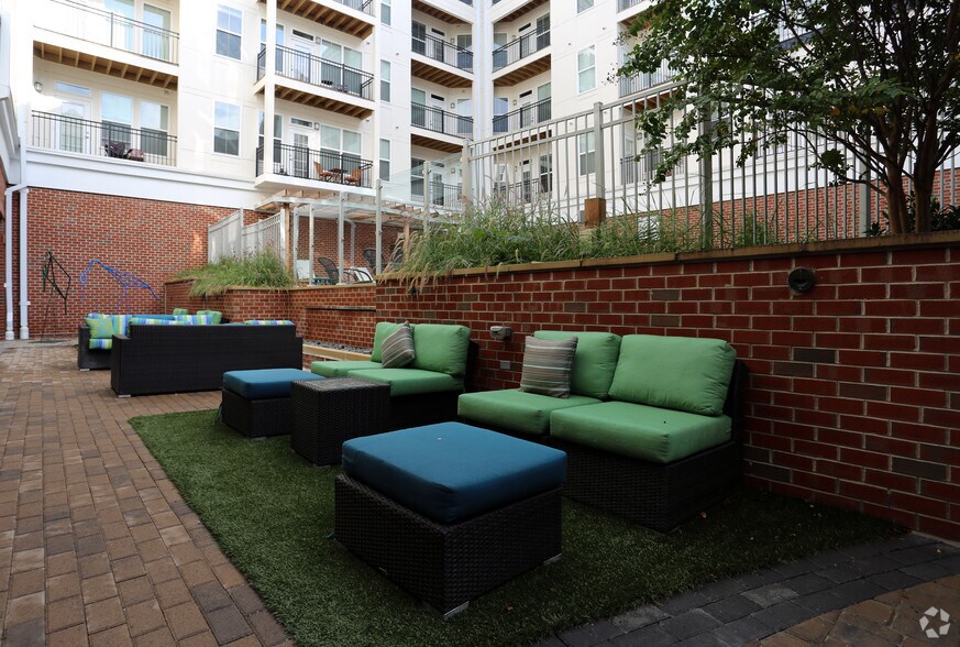More Photos Of 101 N Wolfe St, Baltimore Apartments For Lease