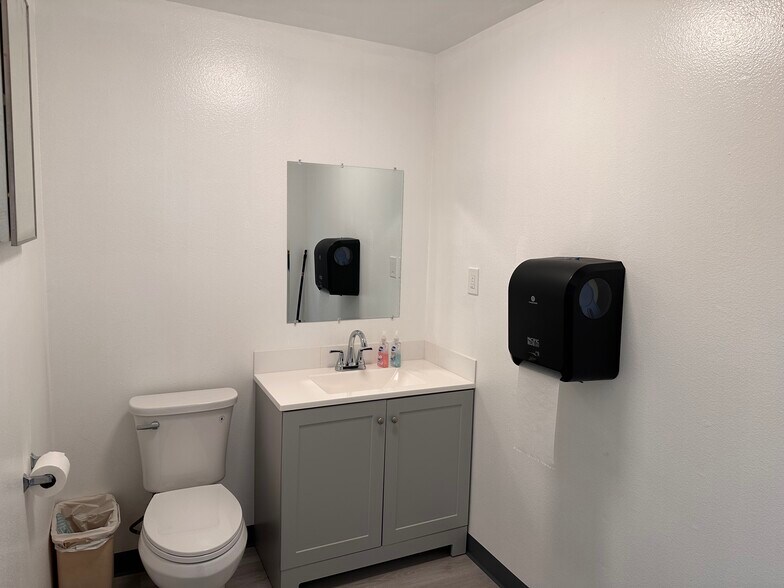 More Photos Of 4550 Kearny Villa Rd, San Diego Office For Sale