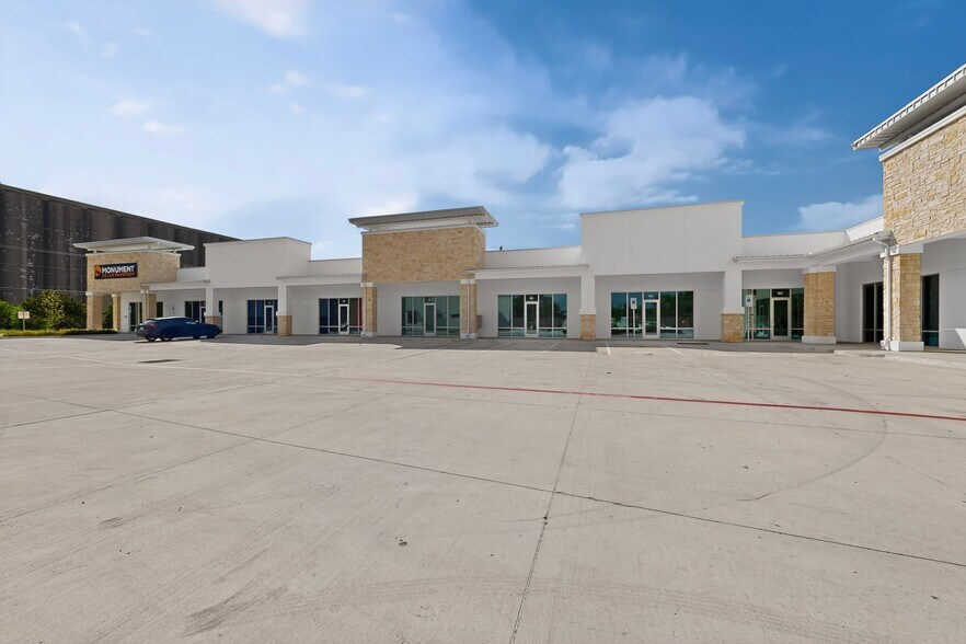 More Photos Of 325 N Saginaw Blvd, Saginaw Storefront Retail Office For Lease