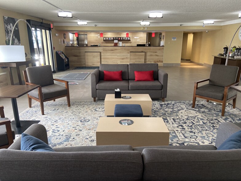 More Photos Of 1301 W Bond Cir, Lincoln Hotel For Sale