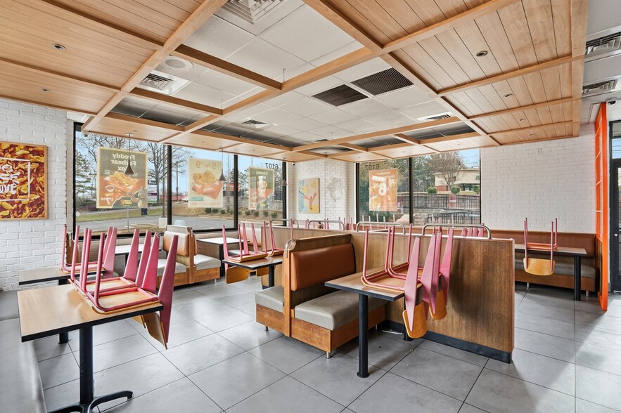 More Photos Of 6107 The Plaza, Charlotte Freestanding For Lease