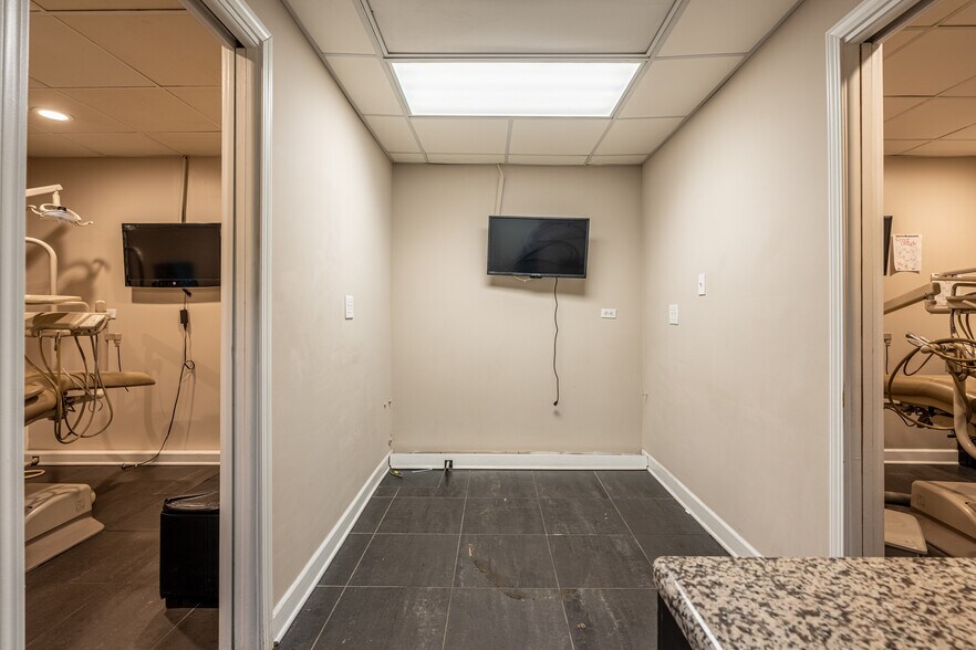 More Photos Of 5951-5959 W Irving Park Rd, Chicago Storefront For Lease