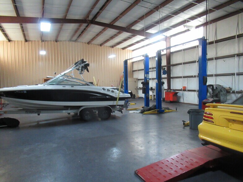 More Photos Of 26455 Hanna Rd, Conroe Warehouse For Lease