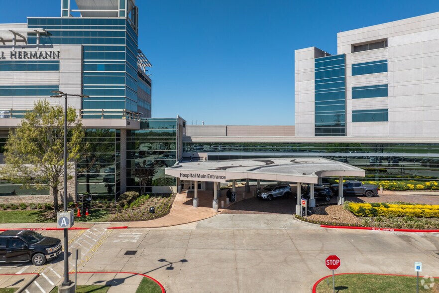 More Photos Of 17402 W Grand Pky S, Sugar Land Medical For Lease