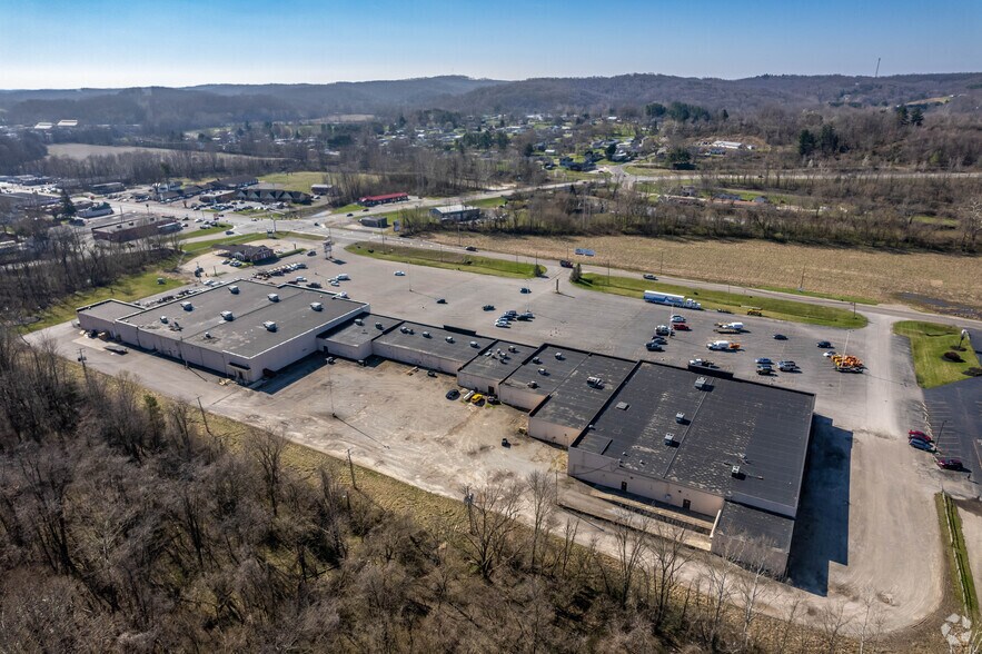 More Photos Of 142 Hocking Mall, Logan Unknown For Lease