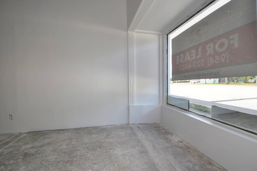 More Photos Of 831-845 N Federal Hwy, Fort Lauderdale Storefront For Lease