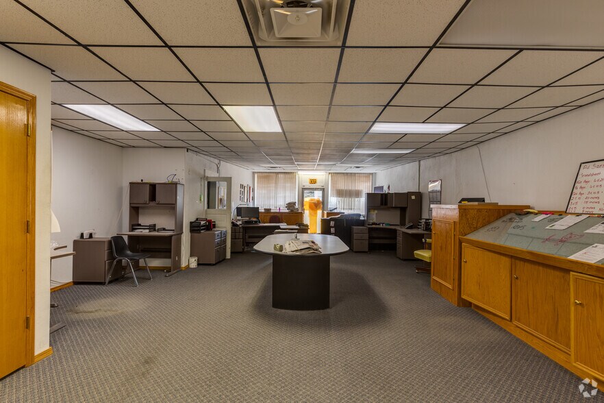 More Photos Of 113 W Harvey Ave, Wellington Office For Sale