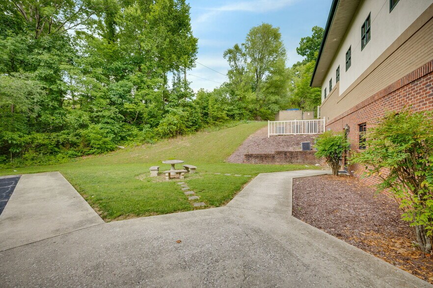 More Photos Of 2025 Meadowview Pky, Kingsport Medical For Lease