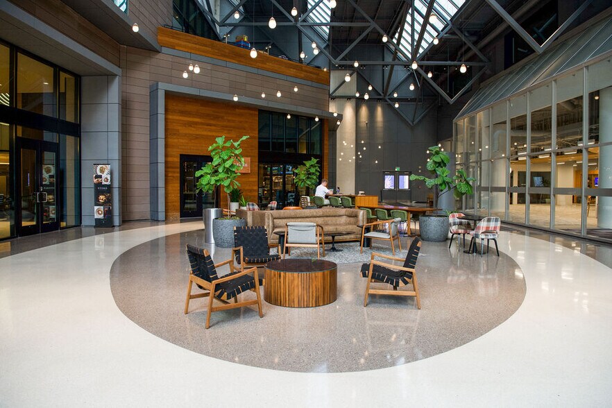 More Photos Of 101 N Tryon St, Charlotte Office For Lease