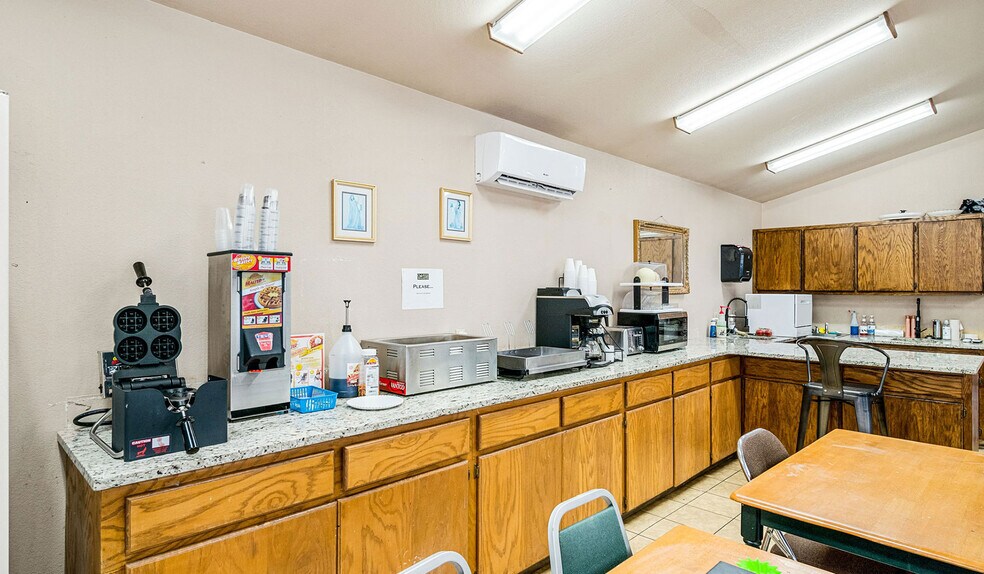 More Photos Of 2600 S Muskogee Ave, Tahlequah Hotel For Sale