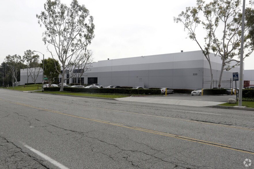 More Photos Of 220 W Victoria St, Compton Warehouse For Lease