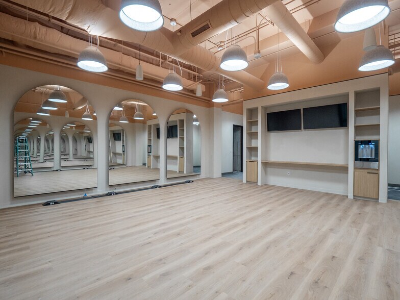 More Photos Of 924 E 7th St, Austin Office For Sale